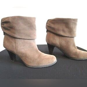BCBG Cesinaz fold over Brown Suede leather heel ankle booties size 10